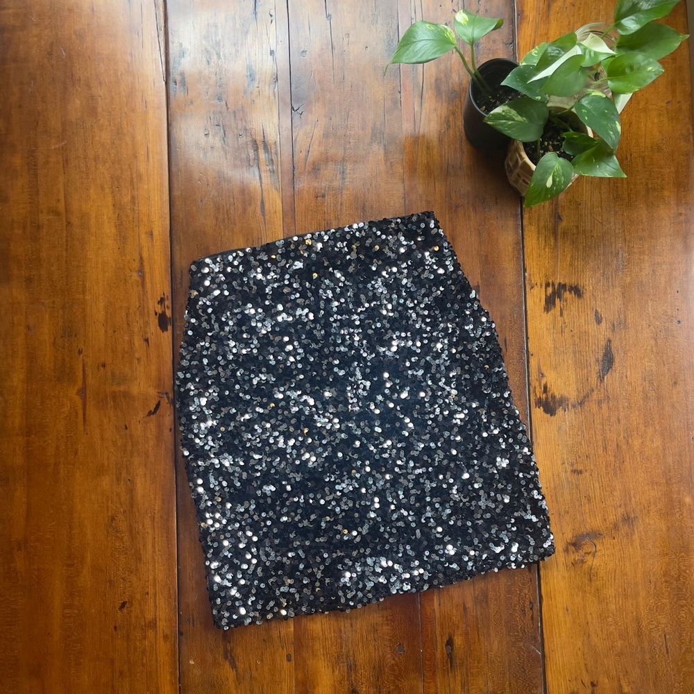 NWOT 🖤 ASOS DESIGN sequin mini skirt in black